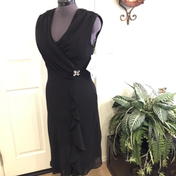 NWT ❤️”THE” black💗dress!! Gorgeous dress, it’s new with tags - Picture 2 of 16